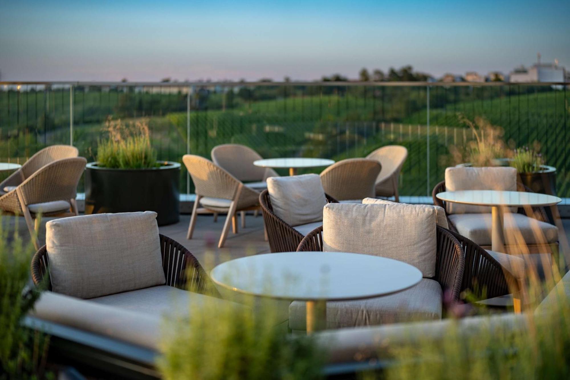 Radisson Blu Hotel At Porsche Design Tower Stuttgart Eksteriør billede