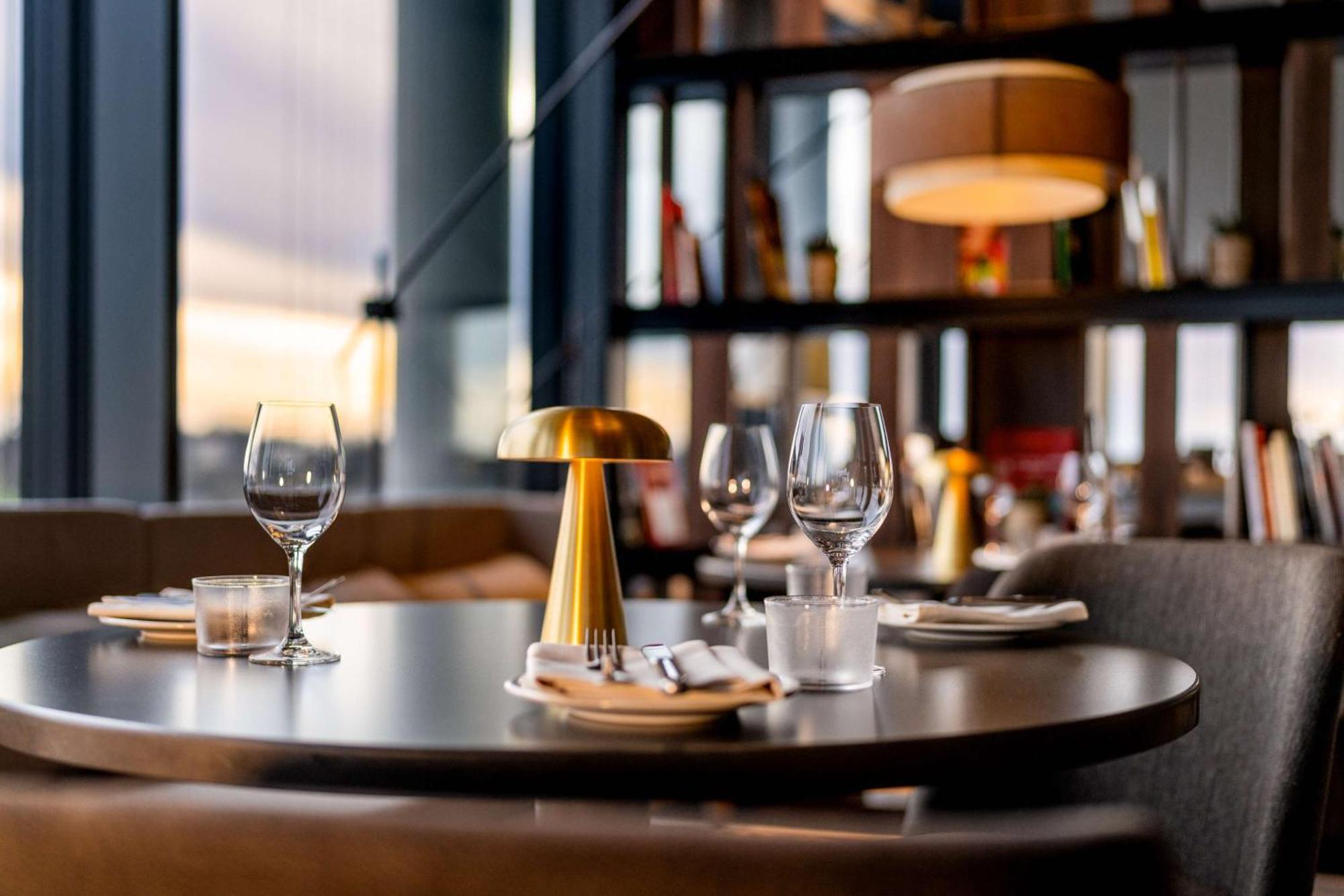 Radisson Blu Hotel At Porsche Design Tower Stuttgart Eksteriør billede