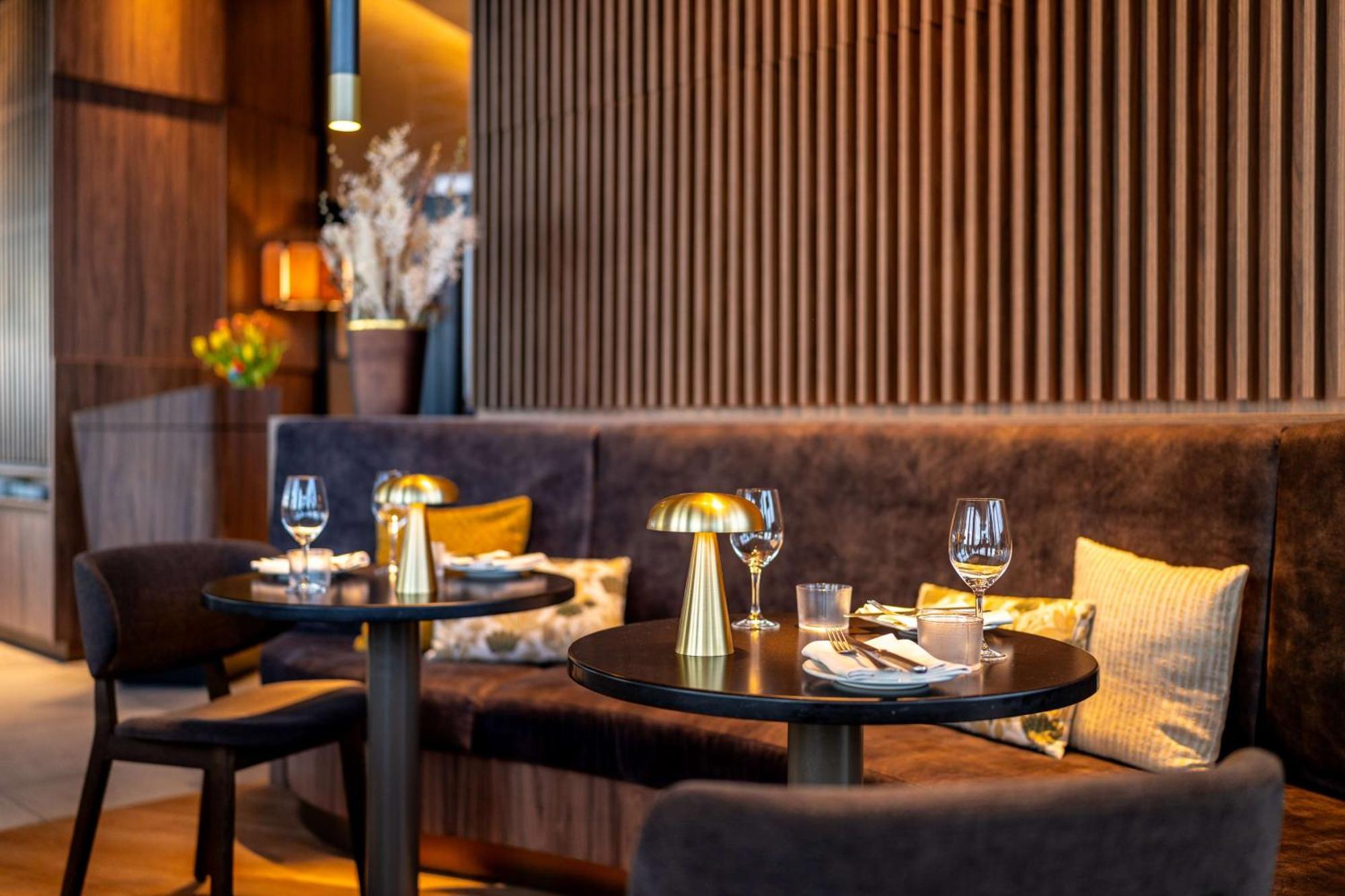 Radisson Blu Hotel At Porsche Design Tower Stuttgart Eksteriør billede